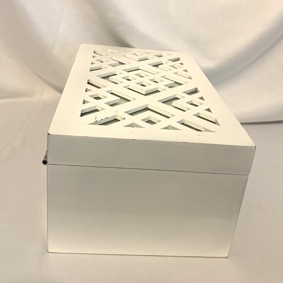 MAX STUDIO HOME Jewelry Box White w/Diamond Cut Out & Mirror Top - Picture 5 of 10